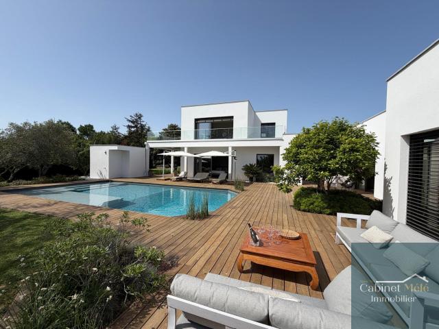 Maison 8 pièces 350 m²