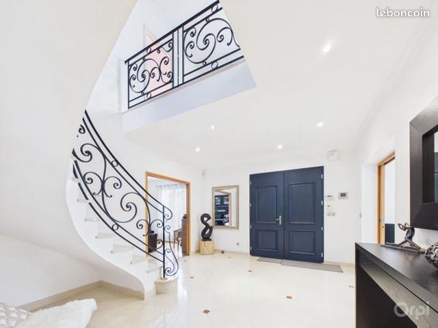 Maison 8 pièces 350 m²