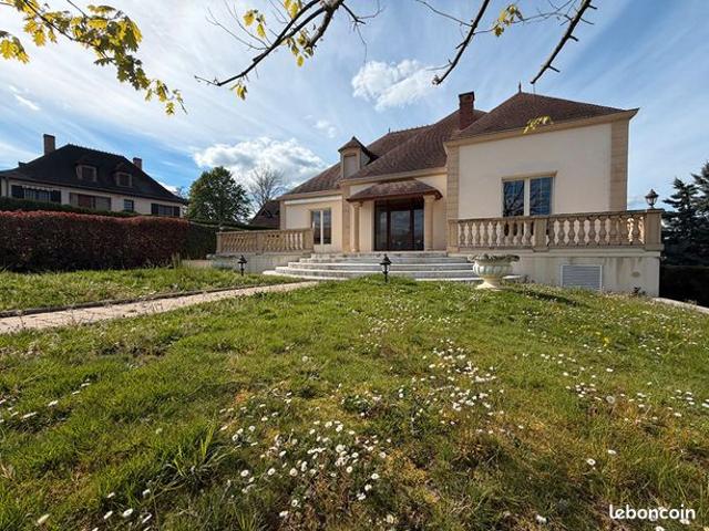 Maison 8 pièces 350 m²