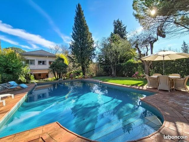 Maison 8 pièces 350 m²