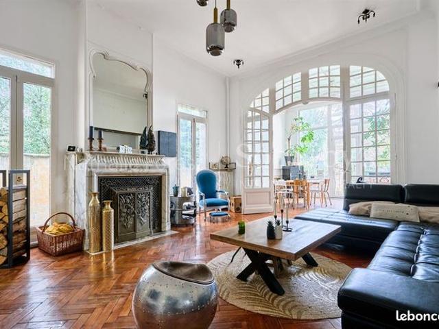 Maison 8 pièces 351 m²