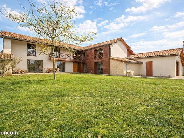 Maison 8 pièces 352 m²