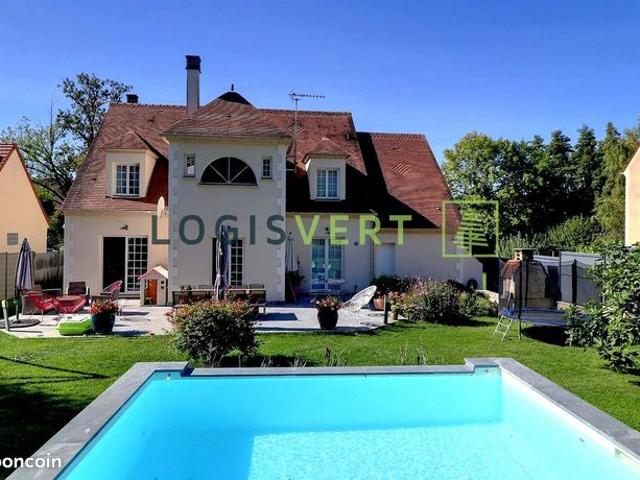 Maison 8 pièces 352 m²