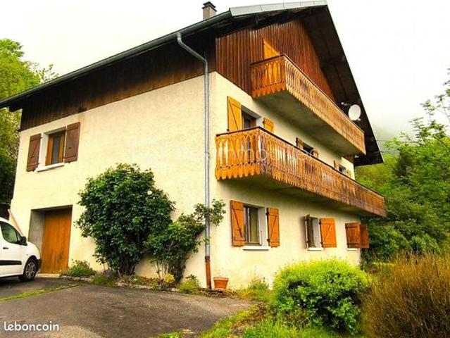 Maison 8 pièces 353 m²