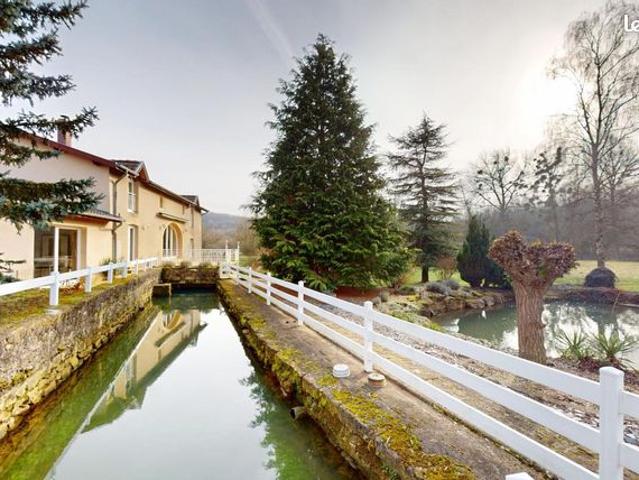 Maison 8 pièces 353 m²