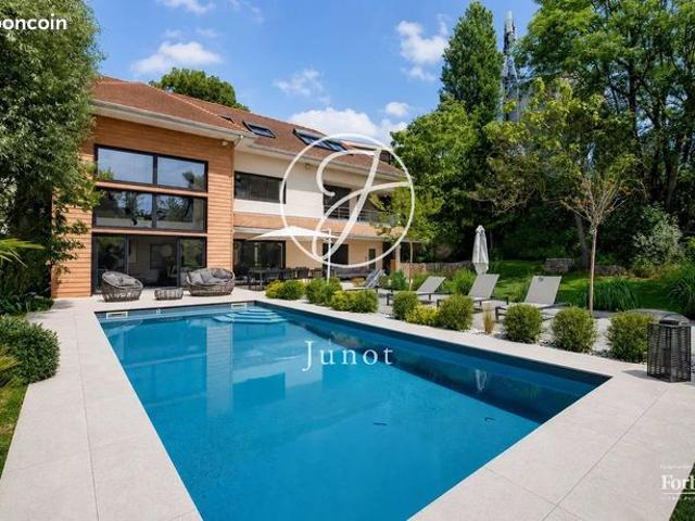 Maison 8 pièces 353 m²