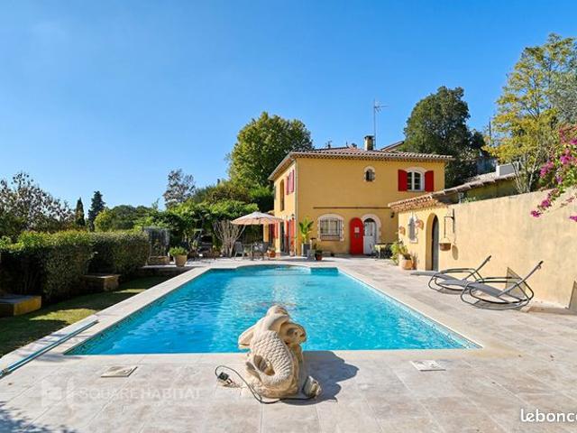 Maison 8 pièces 364 m²