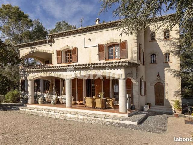 Maison 8 pièces 364 m²