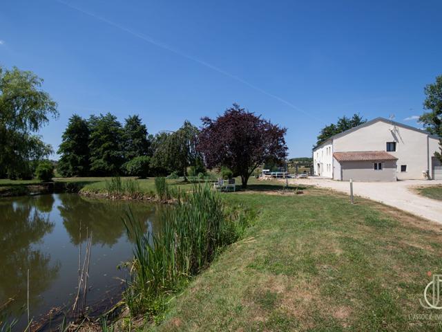Maison 8 pièces 365 m²