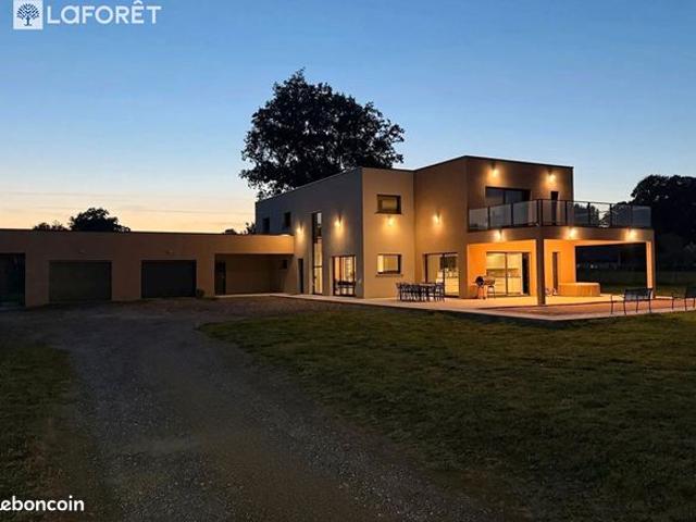 Maison 8 pièces 365 m²