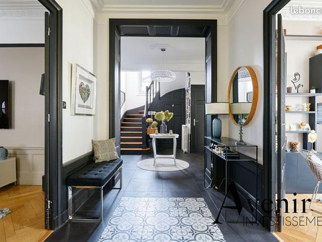 Maison 8 pièces 365 m²