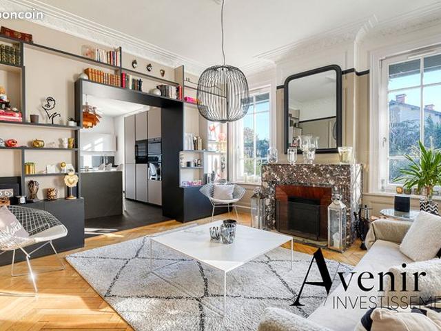 Maison 8 pièces 365 m²