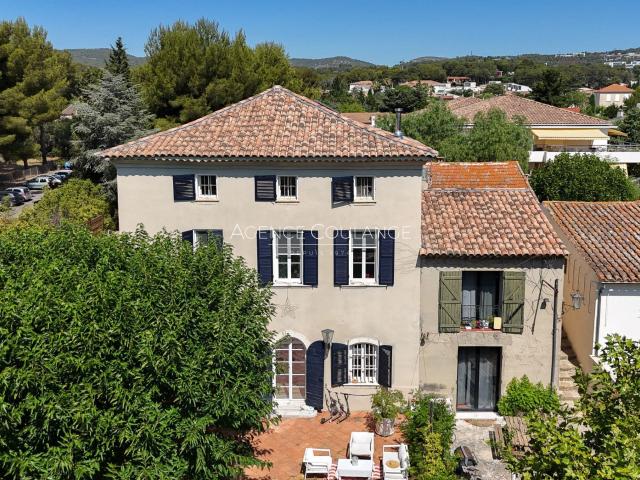 Maison 8 pièces 366 m²