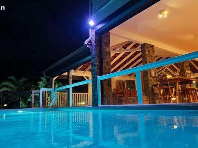 Maison 8 pièces 366 m²