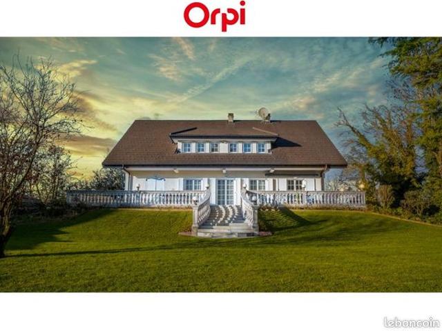Maison 8 pièces 367 m²
