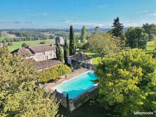 Maison 8 pièces 368 m²