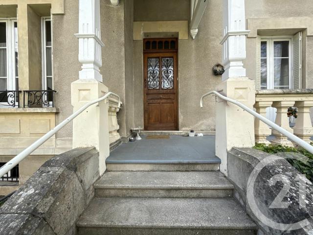 Maison 8 pièces 368 m²