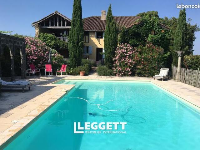Maison 8 pièces 368 m²