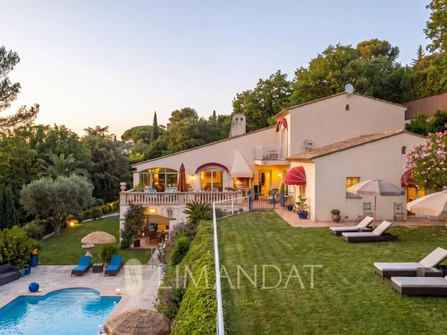 Maison 8 pièces 369 m²
