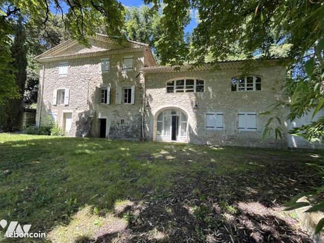 Maison 8 pièces 360 m²