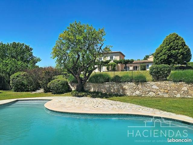 Maison 8 pièces 360 m²