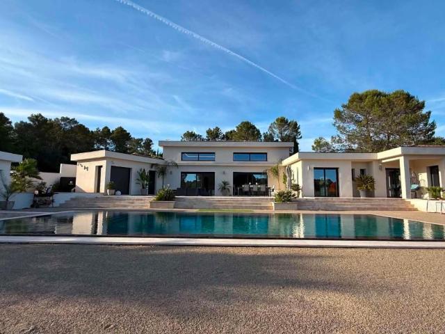 Maison 8 pièces 360 m²