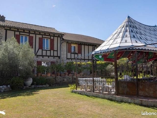 Maison 8 pièces 360 m²