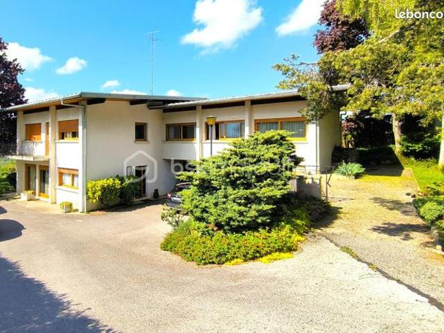 Maison 8 pièces 361 m²