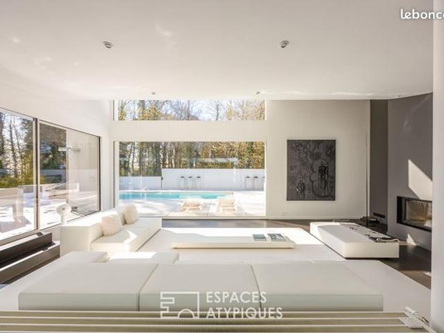Maison 8 pièces 374 m²