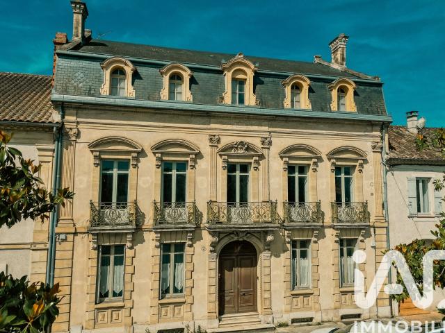 Maison 8 pièces 374 m²