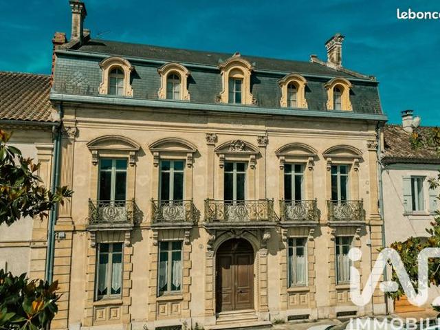 Maison 8 pièces 374 m²