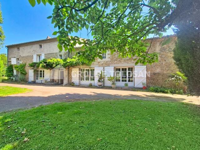 Maison 8 pièces 375 m²