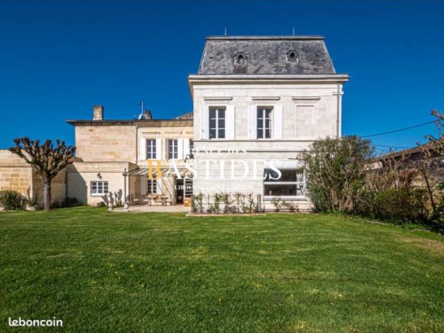 Maison 8 pièces 376 m²