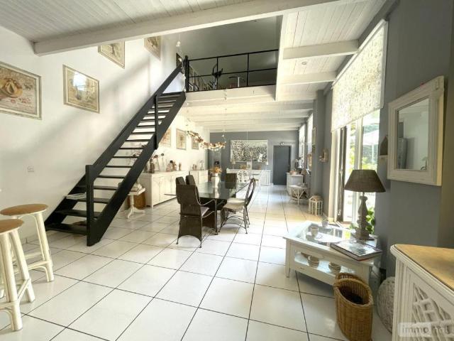 Maison 8 pièces 377 m²