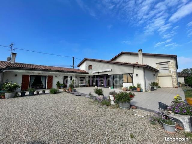 Maison 8 pièces 377 m²