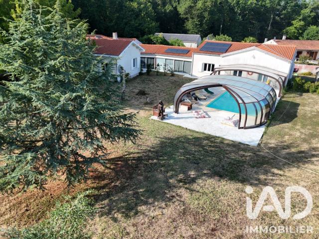 Maison 8 pièces 377 m²