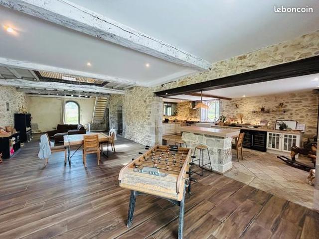 Maison 8 pièces 377 m²