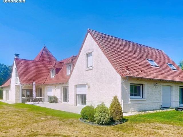 Maison 8 pièces 370 m²