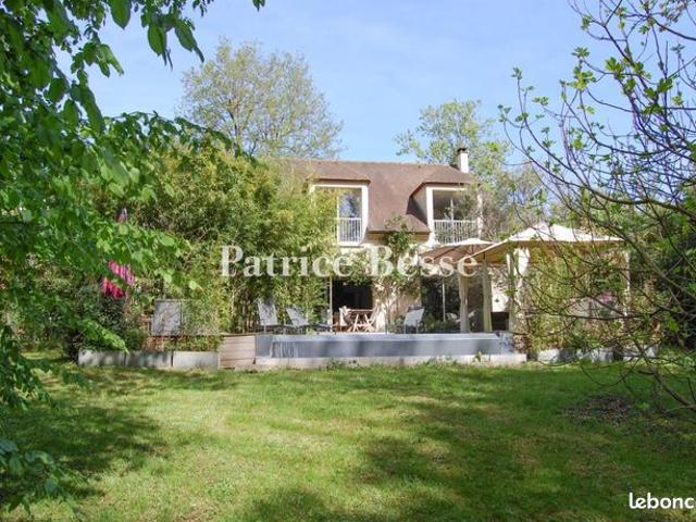 Maison 8 pièces 370 m²