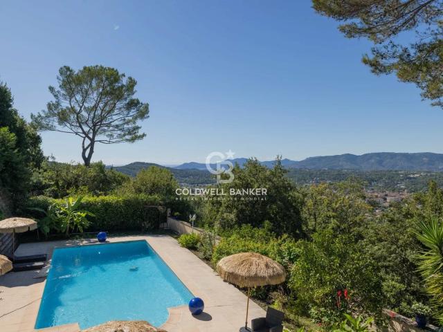 Maison 8 pièces 370 m²