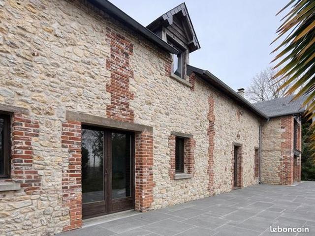 Maison 8 pièces 370 m²
