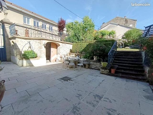 Maison 8 pièces 372 m²