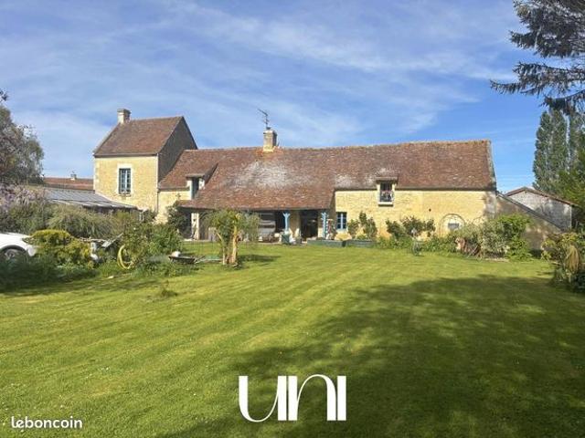 Maison 8 pièces 373 m²