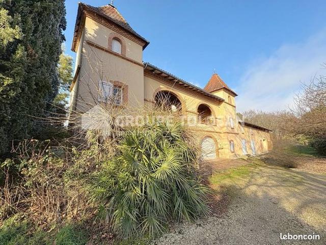 Maison 8 pièces 384 m²