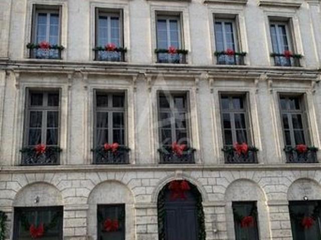 Maison 8 pièces 386 m²