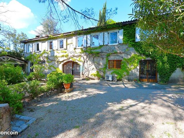 Maison 8 pièces 380 m²