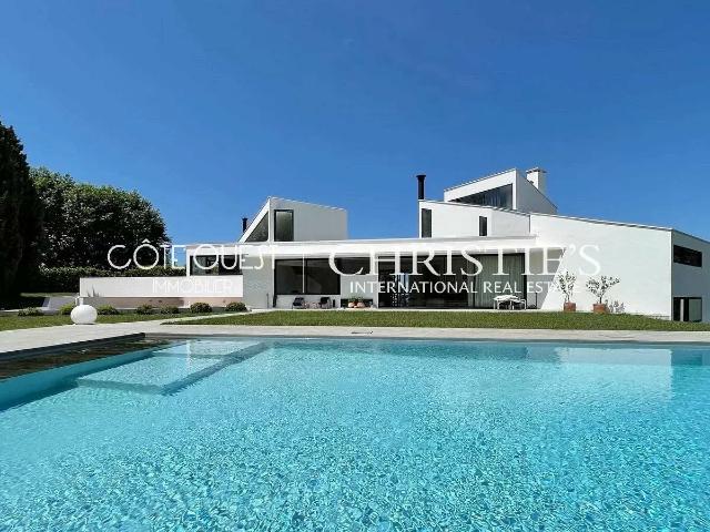 Maison 8 pièces 380 m²