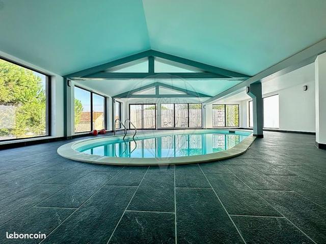 Maison 8 pièces 397 m²