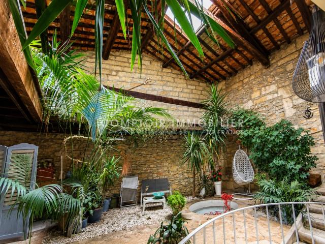 Maison 8 pièces 390 m²