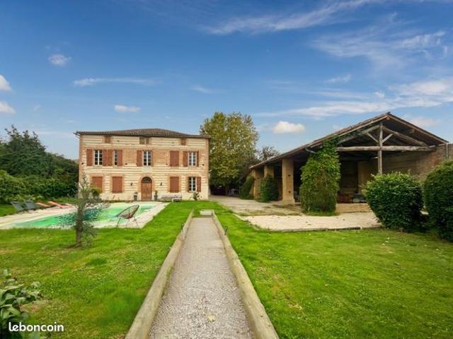 Maison 8 pièces 390 m²